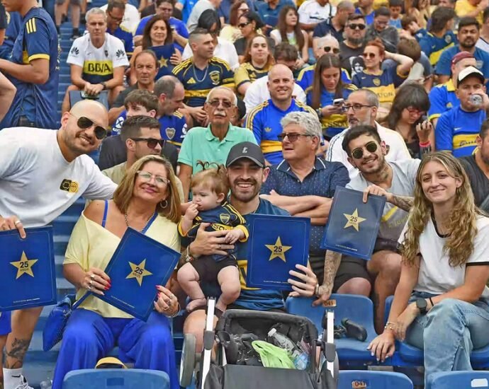 Boca distinguió a los socios con 25 años con el club