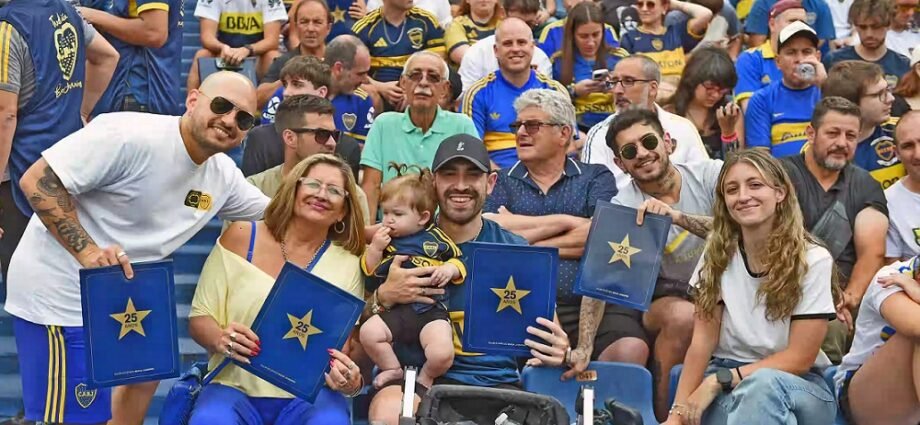 Boca distinguió a los socios con 25 años con el club