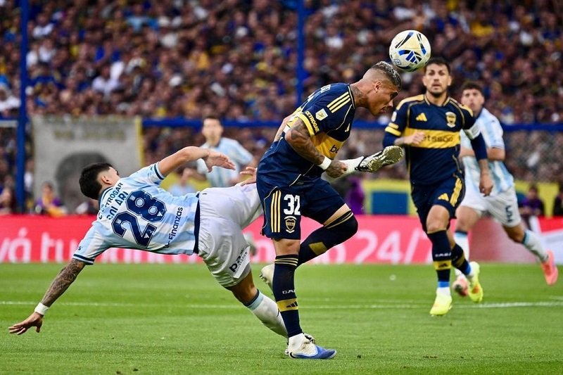 Todo equivocado, Boca equivoco el camino, Ubeda el cambio y Racing se llevo el partido con nada