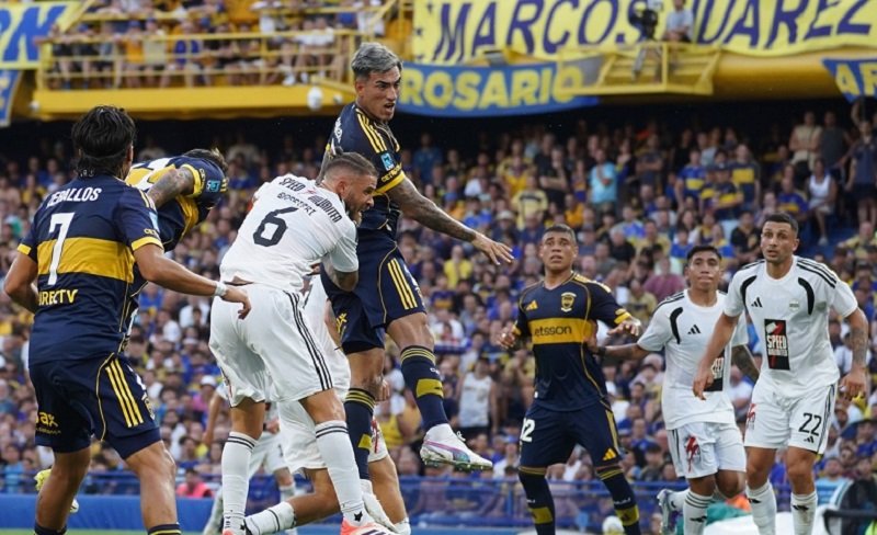 Boca arranco el torneo ante Riestra con mucha lucha y un triunfo