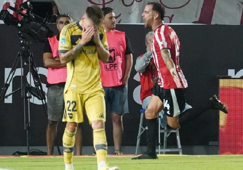 Cuando Boca estaba para el papelón aparecieron los pibes y casi hacen un milagro