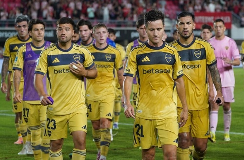 Cuando Boca estaba para el papelón aparecieron los pibes y casi hacen un milagro