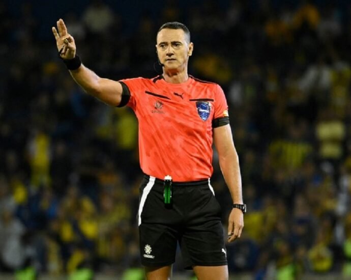 Atento Boca Wilmar Roldan el arbitro para el jueves con La Católica