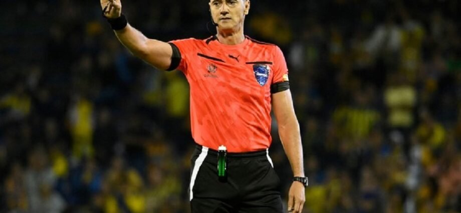 Atento Boca Wilmar Roldan el arbitro para el jueves con La Católica