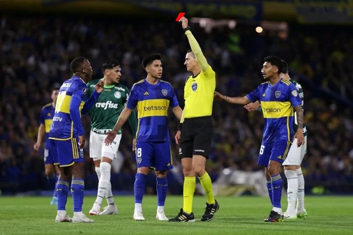 Atento Boca Wilmar Roldan el arbitro para el jueves con La Católica
