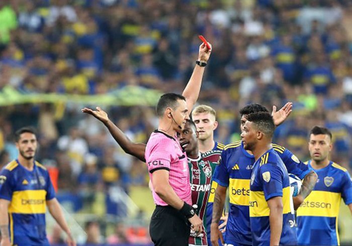 Atento Boca Wilmar Roldan el arbitro para el jueves con La Católica