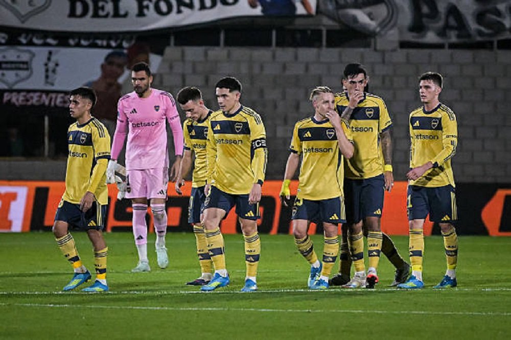 Riestra pateo tres veces e hizo tres goles, Boca cerca del papelón