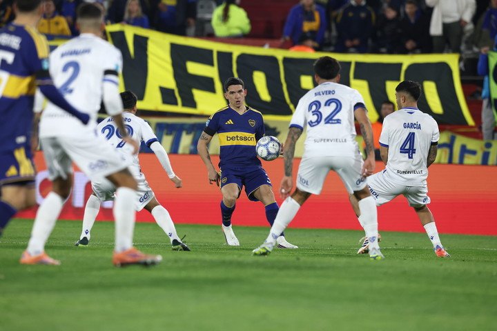 Boca en un gran partido empato con Vélez pero mereció más