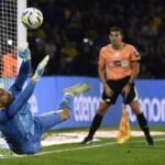 Boca ganó por penales a Vélez y espera por Racing