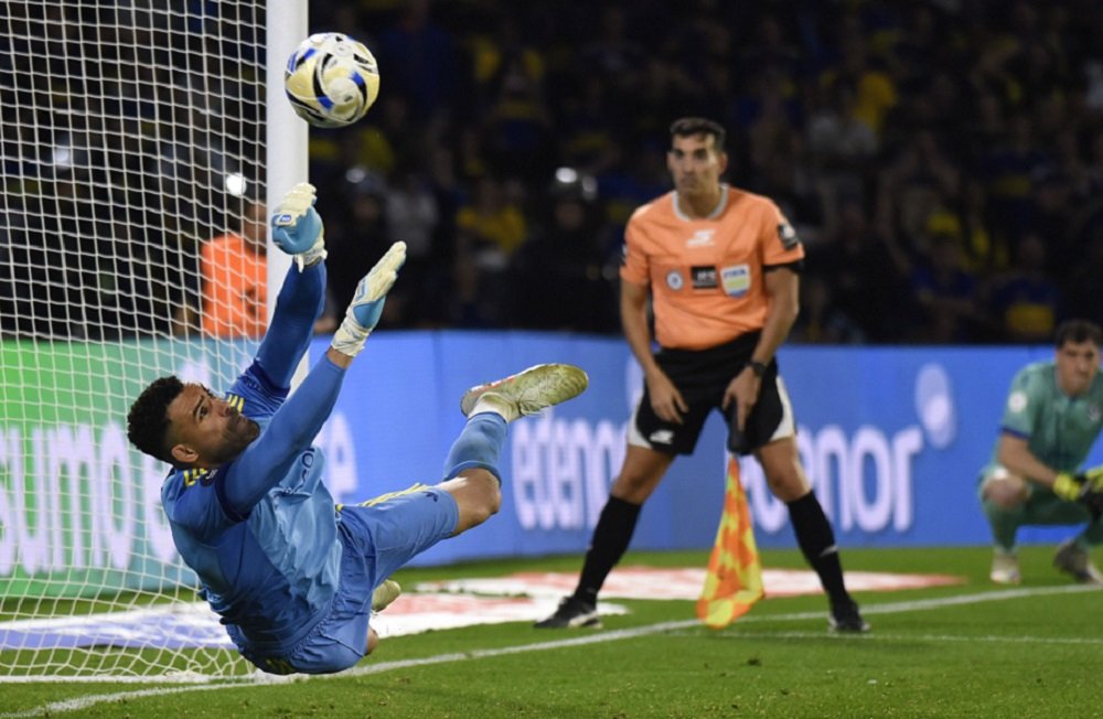 Boca ganó por penales a Vélez y espera por Racing